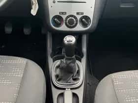 Opel Corsa (2011) thumbnail 13