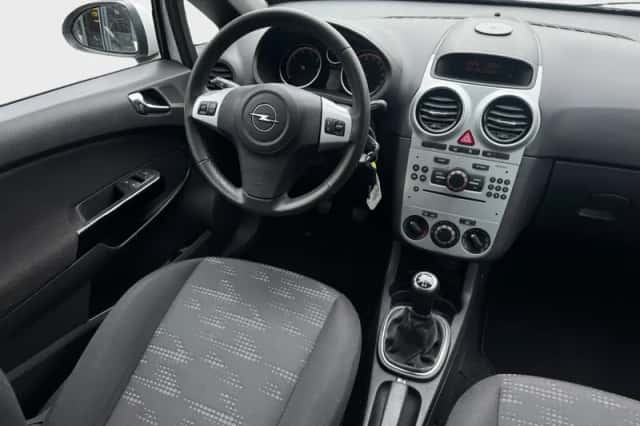 Opel Corsa (2011) thumbnail 18