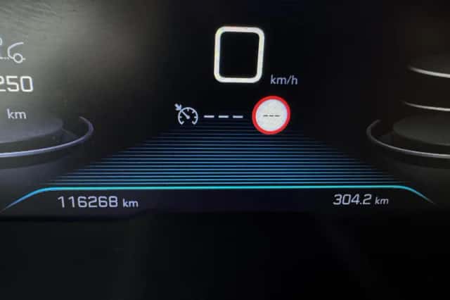 Peugeot 3008 (2017) thumbnail 11