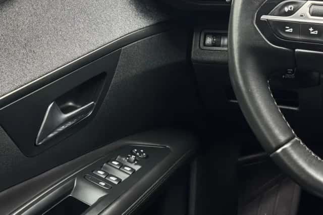 Peugeot 3008 (2017) thumbnail 19