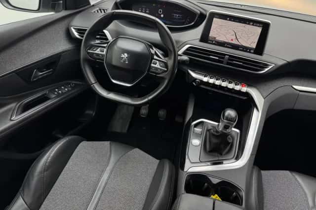 Peugeot 3008 (2017) thumbnail 20