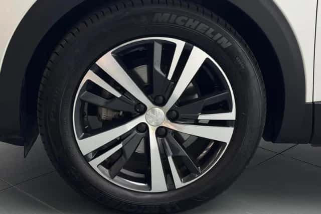 Peugeot 3008 (2017) thumbnail 23