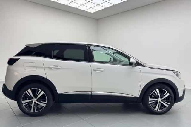 Peugeot 3008 (2017) thumbnail 4