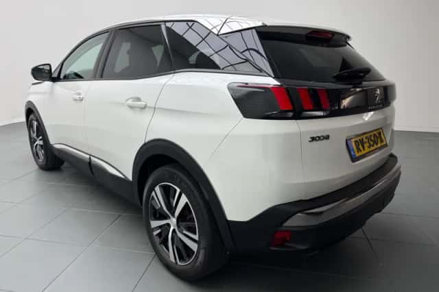 Peugeot 3008 (2017) thumbnail 5