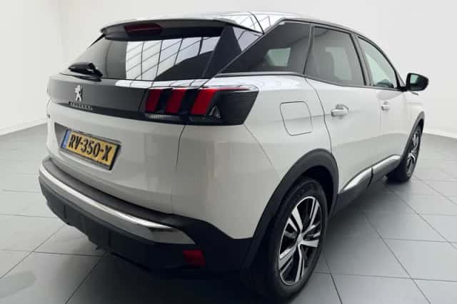 Peugeot 3008 (2017) thumbnail 6