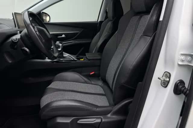Peugeot 3008 (2017) thumbnail 8