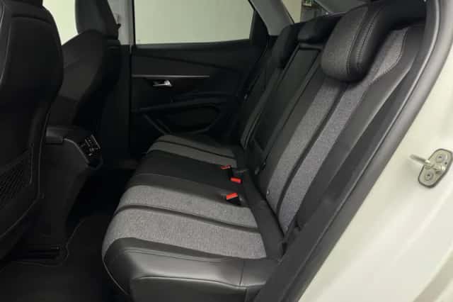 Peugeot 3008 (2017) thumbnail 9