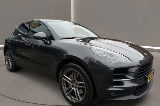 Porsche Macan (2020) thumbnail 2