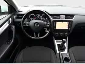 Škoda Octavia (2017) thumbnail 9