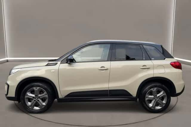 Suzuki Vitara (2015) thumbnail 3