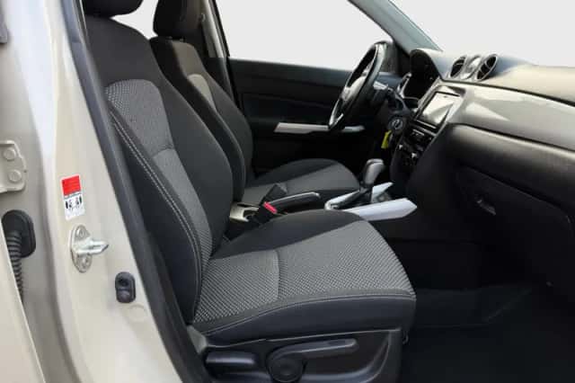 Suzuki Vitara (2015) thumbnail 6