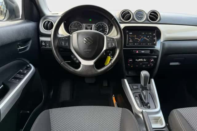 Suzuki Vitara (2015) thumbnail 9