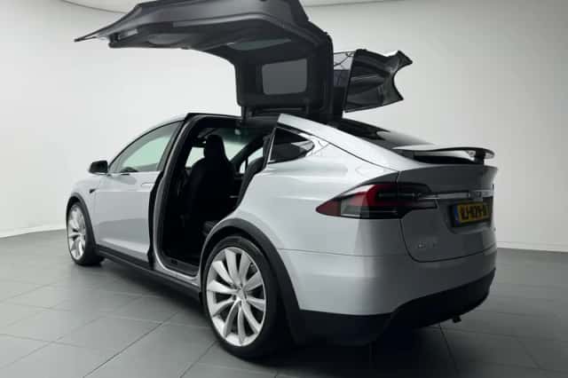 Tesla Model X (2017) thumbnail 20