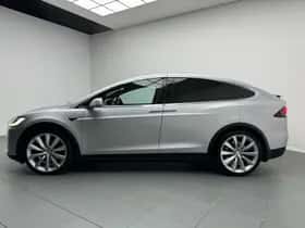 Tesla Model X (2017) thumbnail 3