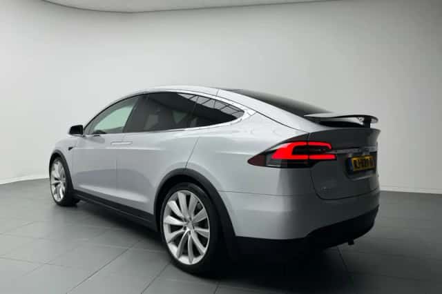 Tesla Model X (2017) thumbnail 5
