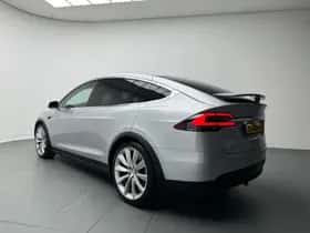Tesla Model X (2017) thumbnail 5