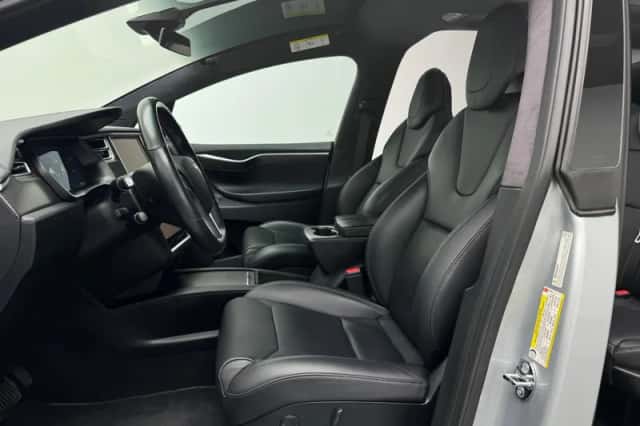 Tesla Model X (2017) thumbnail 8