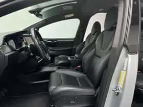 Tesla Model X (2017) thumbnail 8