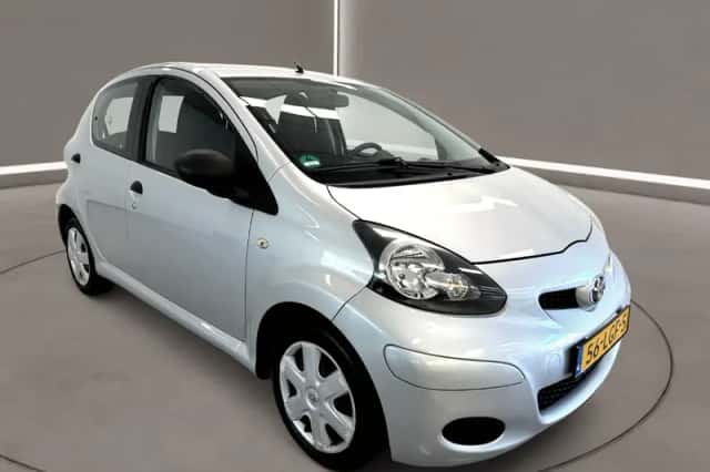 Toyota Aygo (2010) thumbnail 2