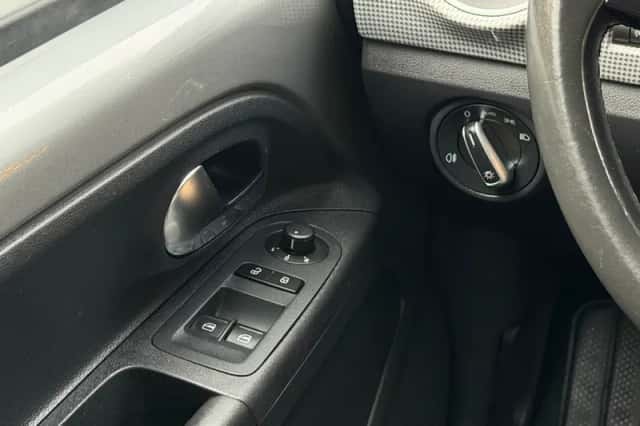 Volkswagen E-Up! (2017) thumbnail 14