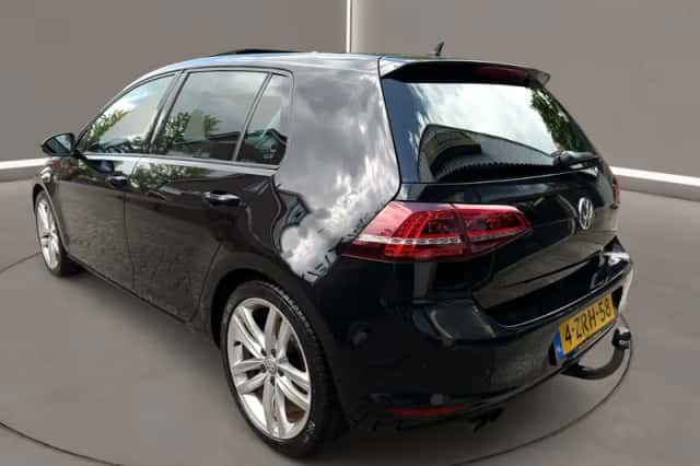 Volkswagen Golf (2015) thumbnail 5