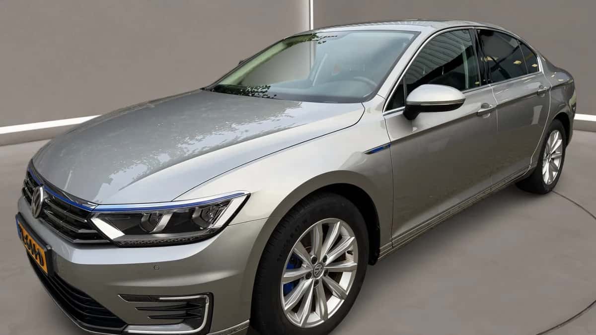 Volkswagen Passat (2016) — foto 1