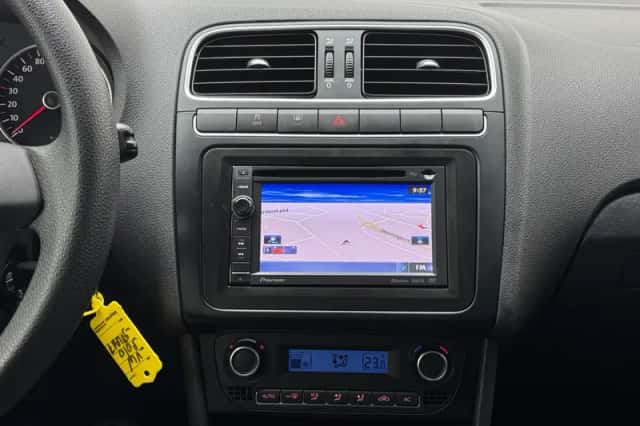 Volkswagen Polo (2010) thumbnail 12