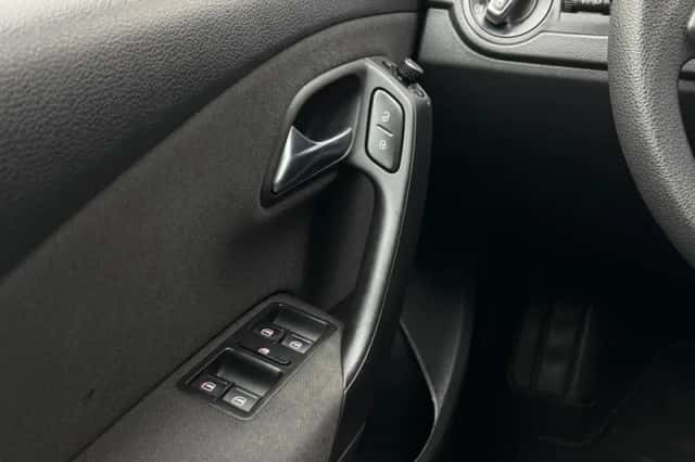 Volkswagen Polo (2010) thumbnail 16