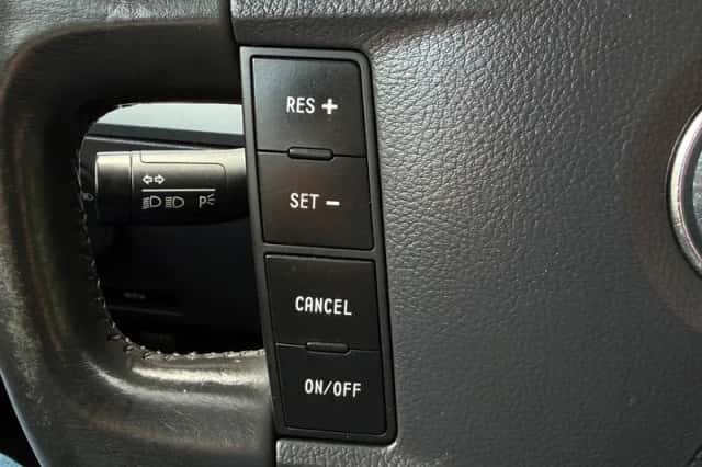 Volkswagen Touareg (2007) thumbnail 14