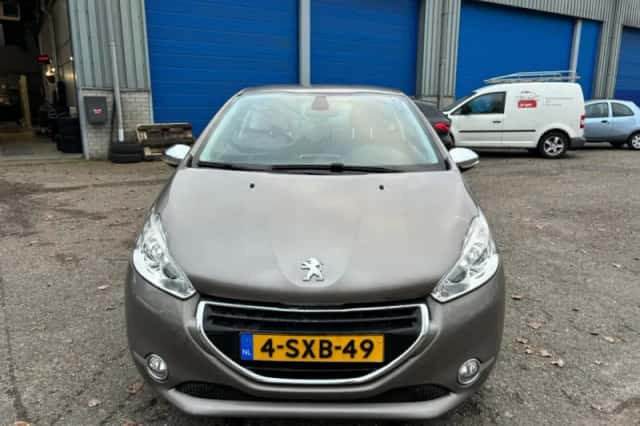 Peugeot 208 (2013) thumbnail 3