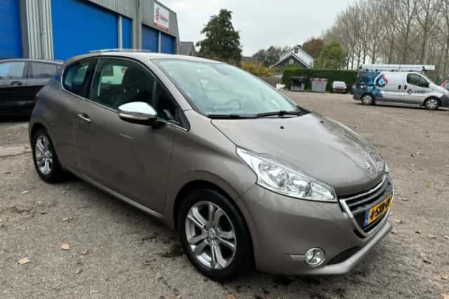 Peugeot 208 (2013) thumbnail 4