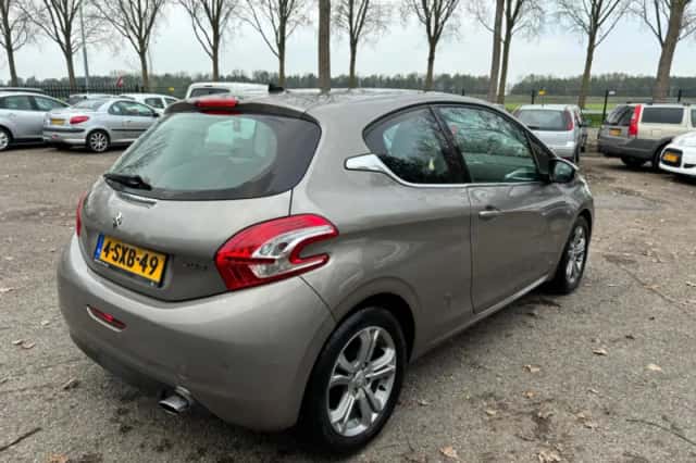 Peugeot 208 (2013) thumbnail 5