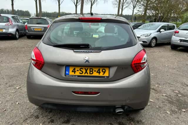 Peugeot 208 (2013) thumbnail 6