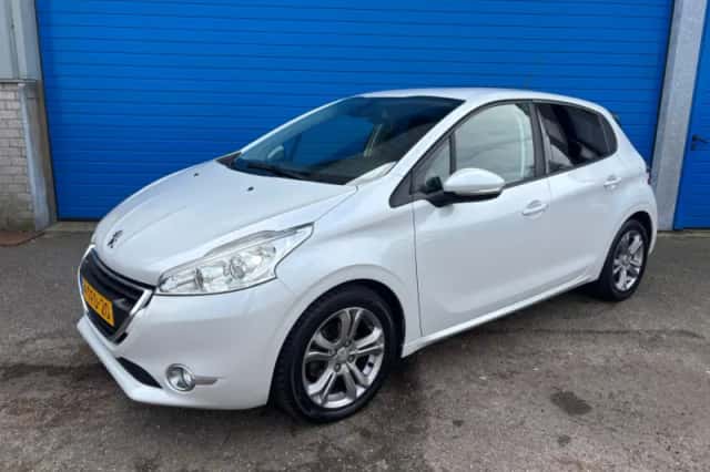 Peugeot 208 (2013) thumbnail 2