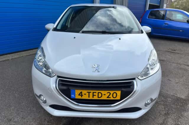 Peugeot 208 (2013) thumbnail 3