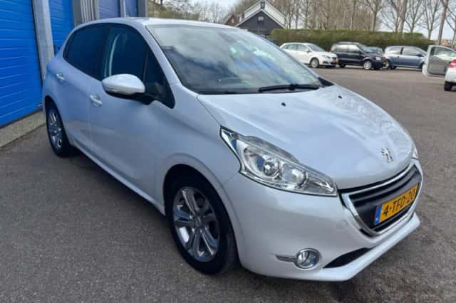 Peugeot 208 (2013) thumbnail 4