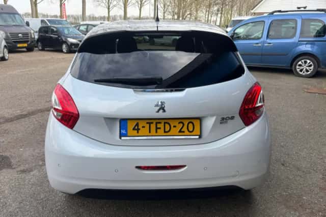 Peugeot 208 (2013) thumbnail 6