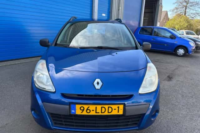 Renault Clio (2010) thumbnail 3