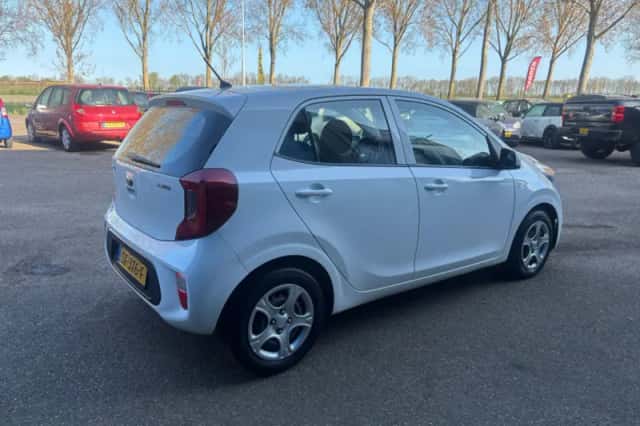 Kia Picanto (2018) thumbnail 6