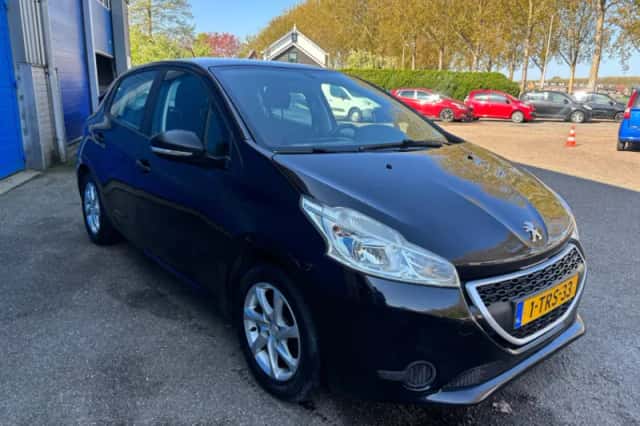 Peugeot 208 (2014) thumbnail 4