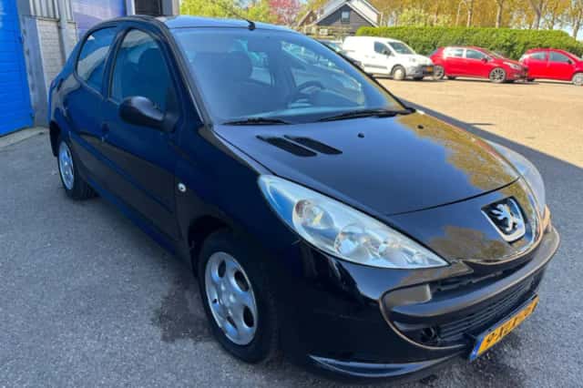 Peugeot 206+ (2009) thumbnail 4