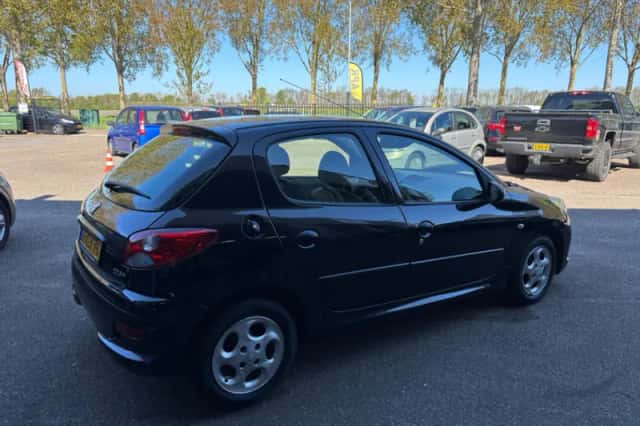 Peugeot 206+ (2009) thumbnail 5