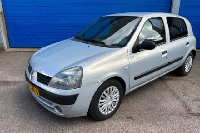Renault Clio (2004) thumbnail 2