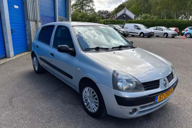Renault Clio (2004) thumbnail 4