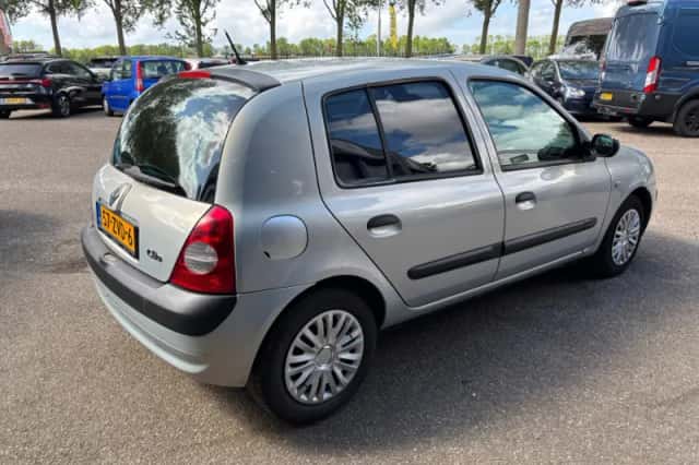 Renault Clio (2004) thumbnail 5