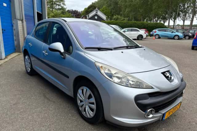 Peugeot 207 (2008) thumbnail 4