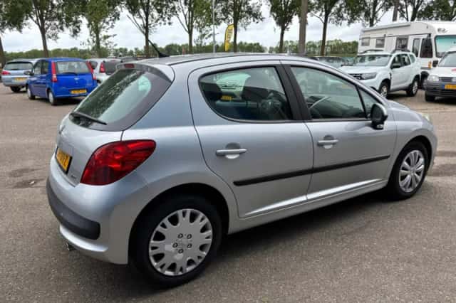 Peugeot 207 (2008) thumbnail 5