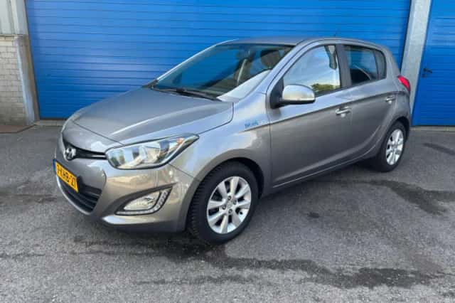 Hyundai i20 (2013) thumbnail 2
