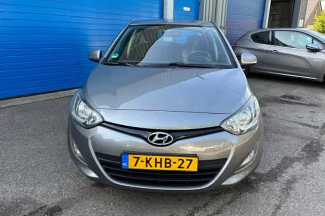 Hyundai i20 (2013) thumbnail 3