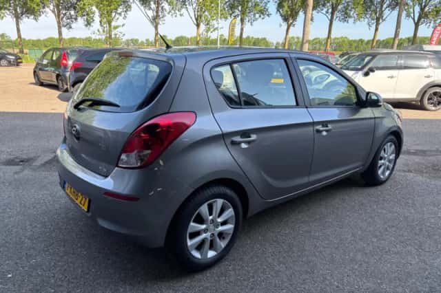 Hyundai i20 (2013) thumbnail 5